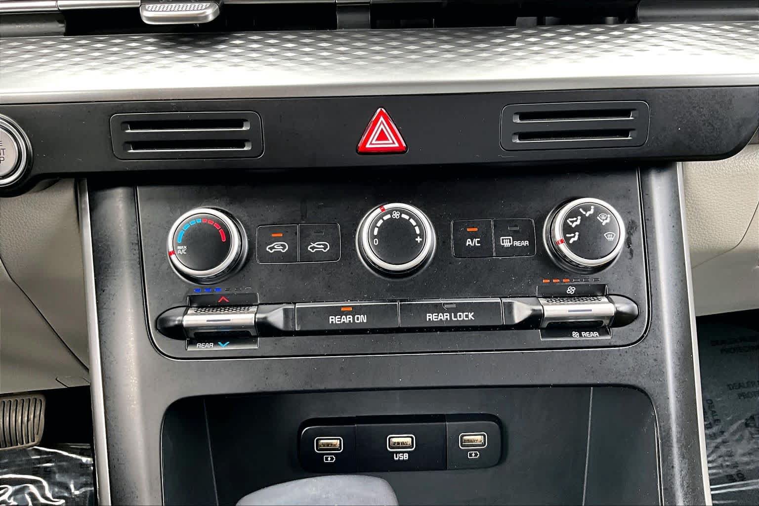 Used 2024 Kia Carnival LX FWD image 32