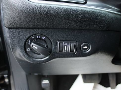 Used 2017 Dodge Challenger SXT RWD image 15