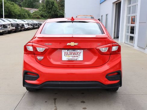 Used 2017 Chevrolet Cruze LT w/ Convenience Package FWD image 9
