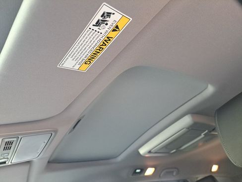 Used 2023 Honda Odyssey Touring image 14