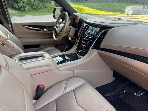 Used 2019 Cadillac Escalade ESV Platinum AWD/4WD image 13