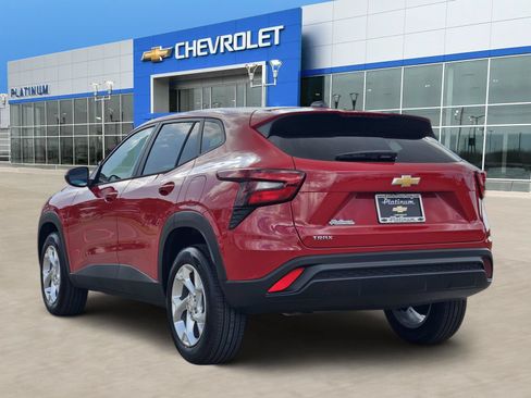 New 2026 Chevrolet Trax LS w/ LS Convenience Package FWD image 4