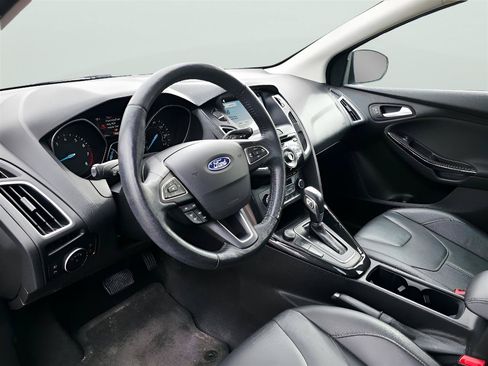 Used 2017 Ford Focus Titanium w/ Titanium Technology Package FWD image 8