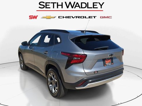 Used 2024 Chevrolet Trax LT w/ Driver Confidence Package FWD image 5