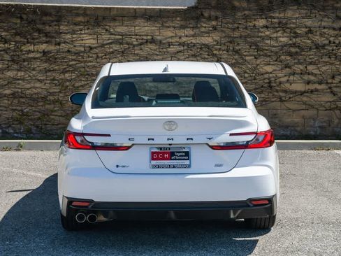 Used 2025 Toyota Camry SE image 7