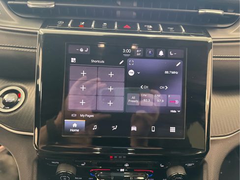 Used 2024 Jeep Grand Cherokee L Altitude image 27