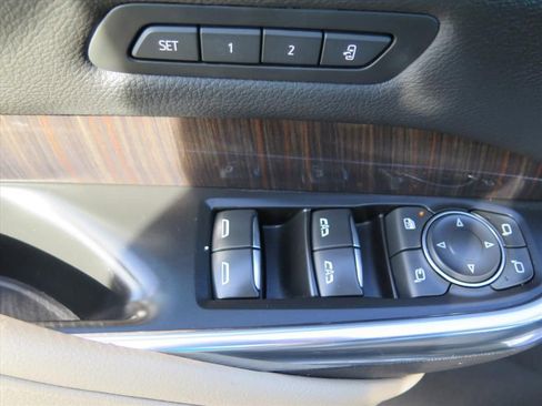 Used 2024 Cadillac XT4 Premium Luxury image 10