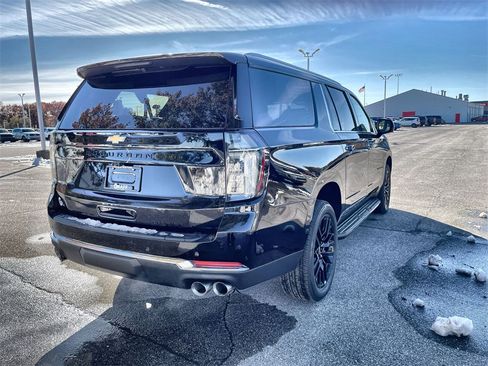 New 2026 Chevrolet Suburban Premier image 8