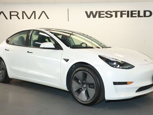 Used 2023 Tesla Model 3 Standard Range image 9