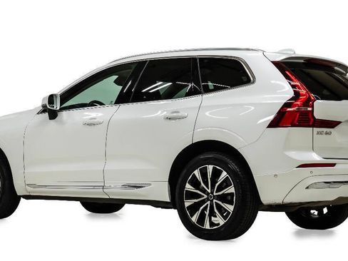 Used 2023 Volvo XC60 B5 Plus AWD/4WD image 4