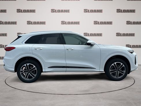 Used 2025 Audi Q5 Premium w/ Convenience Package image 6