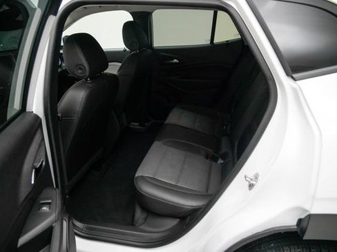 Used 2025 Chevrolet Trax LT FWD image 25
