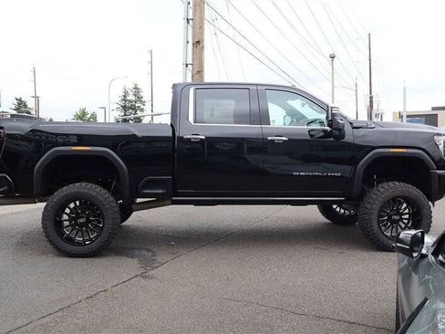 Used 2025 GMC Sierra 3500 Denali Ultimate AWD/4WD image 7