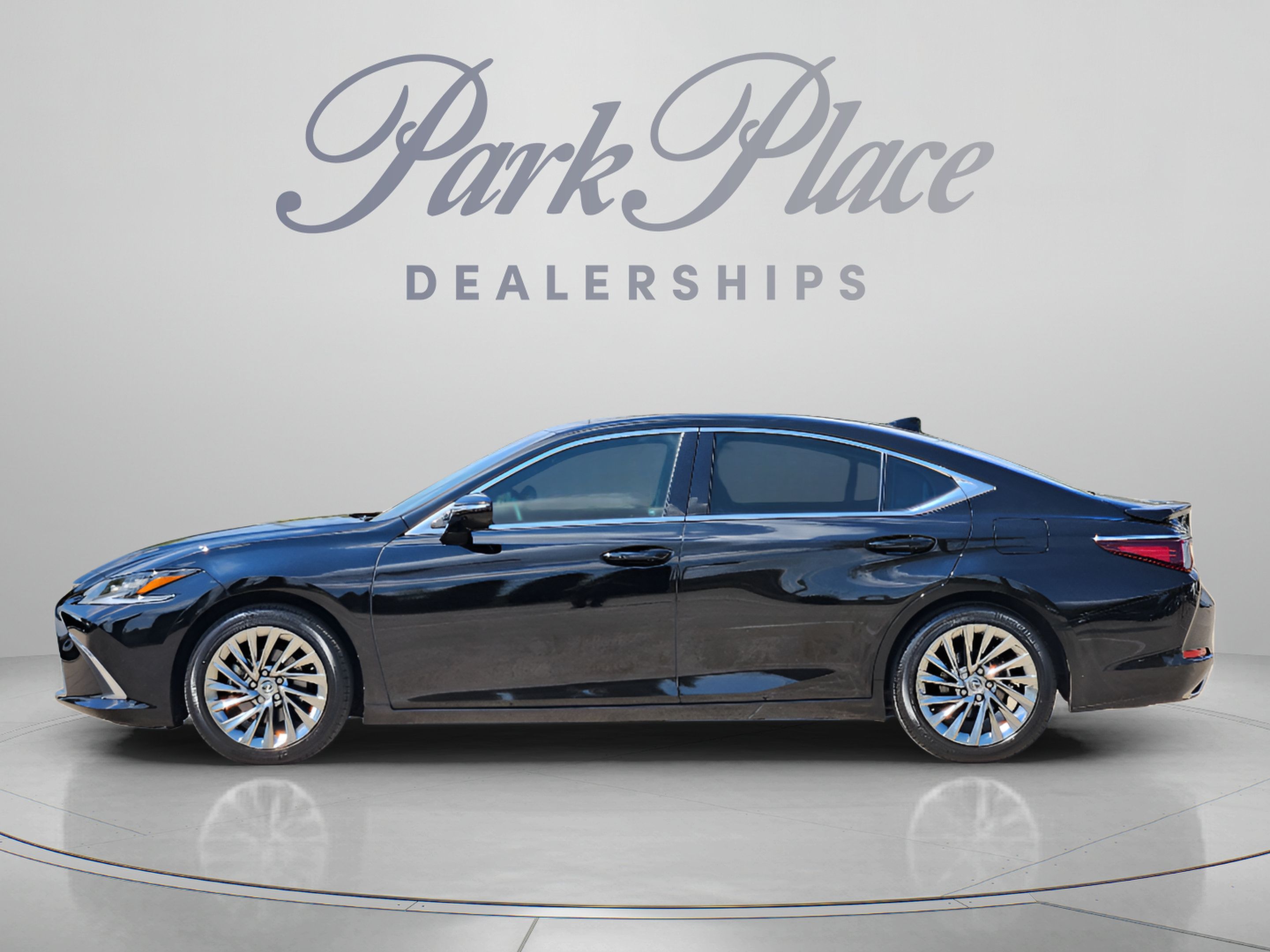 Used 2024 Lexus ES 350 Ultra Luxury w/ Accessory Package (Z2) FWD image 2
