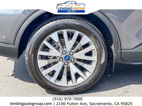 Used 2020 Ford Escape Titanium w/ Titanium Premium Package 2.0 AWD/4WD image 10