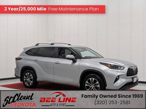 Certified 2025 Toyota Highlander XLE AWD/4WD image 1