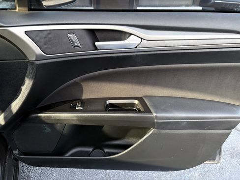 Used 2017 Ford Fusion SE image 20