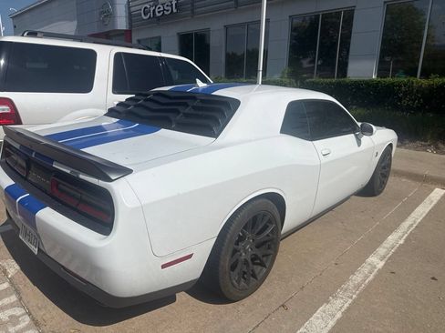 Used 2018 Dodge Challenger R/T Scat Pack RWD image 4