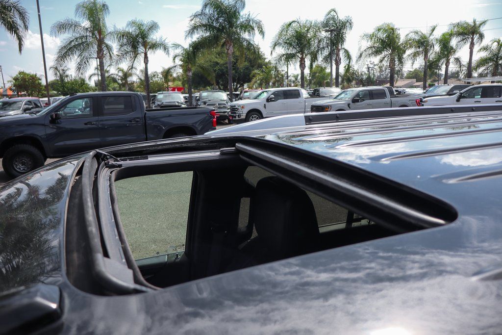 Used 2019 Cadillac Escalade Platinum AWD/4WD image 29