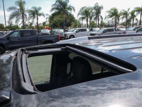 Used 2019 Cadillac Escalade Platinum image 29