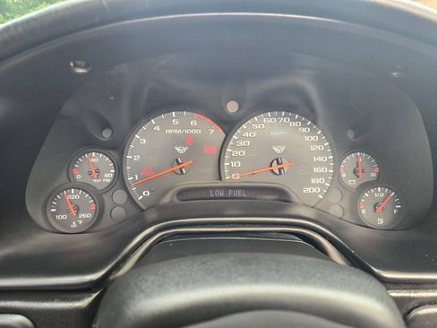 Used 2000 Chevrolet Corvette Convertible w/ Performance Handling Pkg RWD image 17