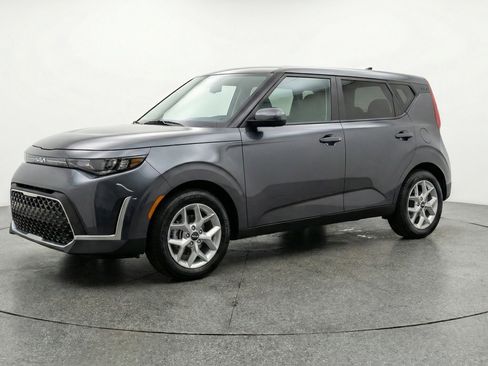Used 2025 Kia Soul LX w/ LX Technology Package image 3