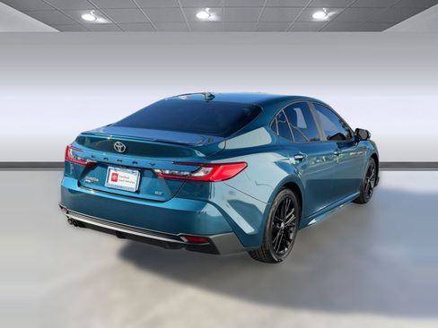 Used 2025 Toyota Camry SE w/ Convenience Package image 7