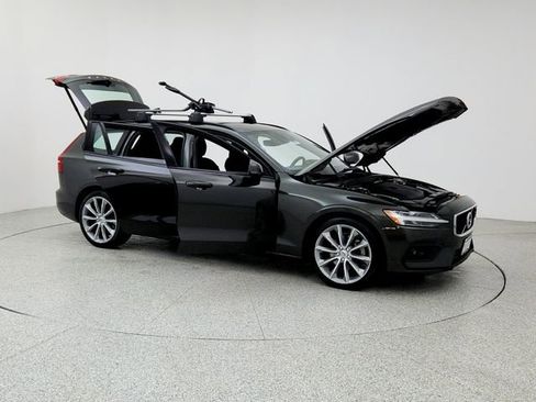 Used 2020 Volvo V60 T5 Momentum w/ Protection Package image 10