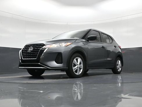 Certified 2025 Nissan Kicks Play S FWD image 21