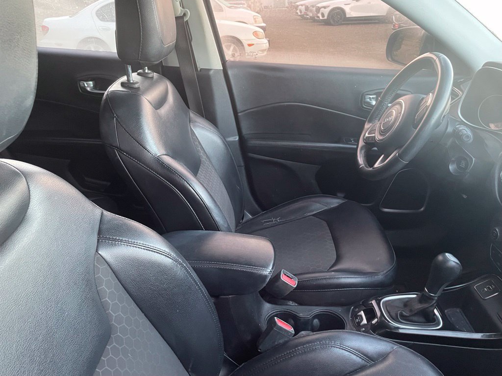 Used 2018 Jeep Compass Latitude w/ Popular Equipment Group FWD image 9