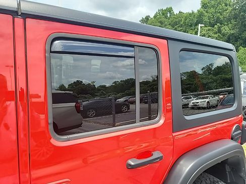 Used 2024 Jeep Wrangler Unlimited Rubicon w/ Technology Group AWD/4WD image 8
