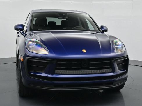 Certified 2026 Porsche Macan AWD/4WD image 10