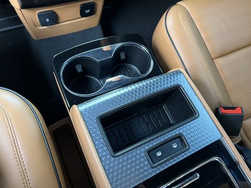 Used 2022 Lincoln Aviator Black Label w/ Class IV Trailer Tow Package image 33