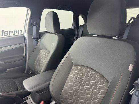 Used 2025 Mitsubishi Outlander Sport AWD image 8