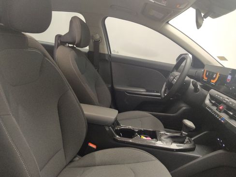 Used 2025 Kia K4 FWD image 21