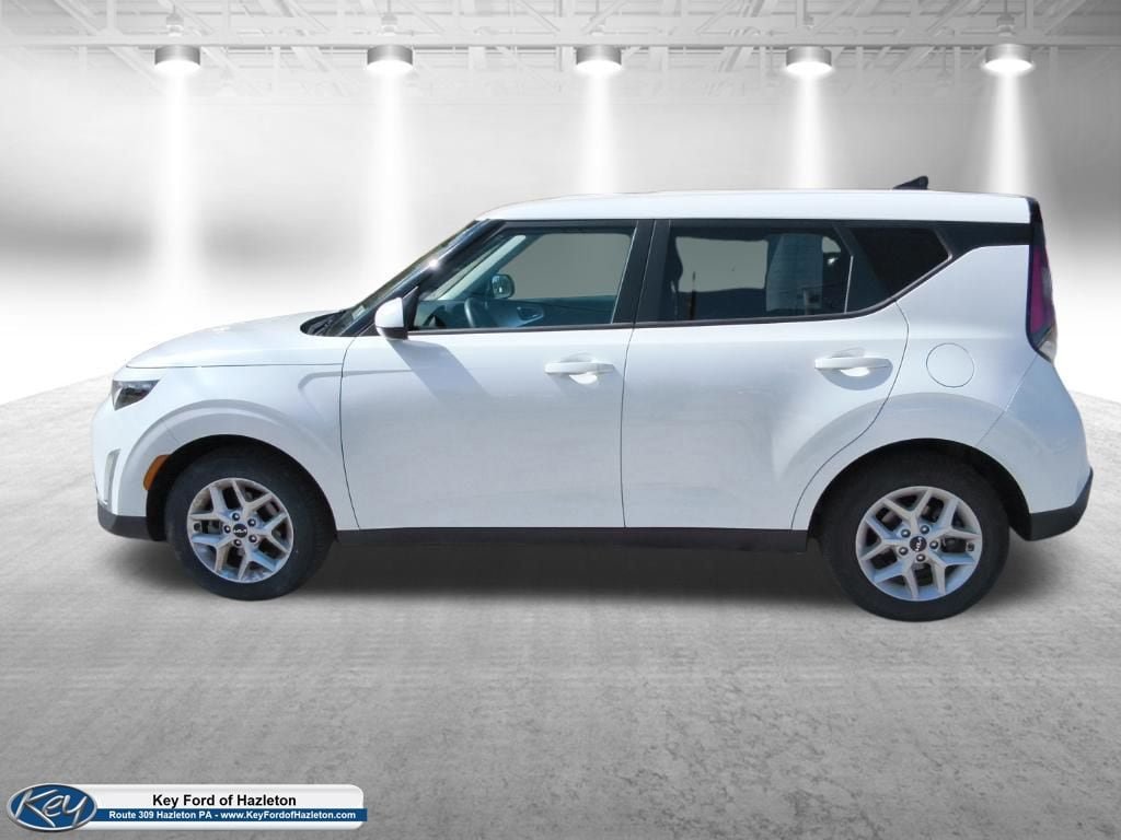 Used 2025 Kia Soul LX FWD image 7