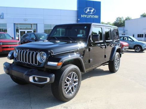 Used 2025 Jeep Wrangler Unlimited Sahara AWD/4WD image 1
