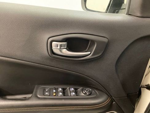 Used 2019 Jeep Compass Limited AWD/4WD image 17