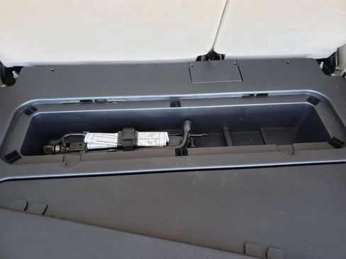 Used 2010 Mercury Mariner Premier image 43