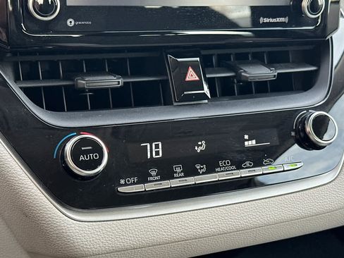 Used 2022 Toyota Corolla LE image 18