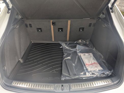 New 2026 Porsche Macan image 23