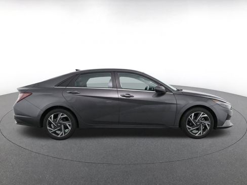 Used 2025 Hyundai Elantra SEL FWD image 10