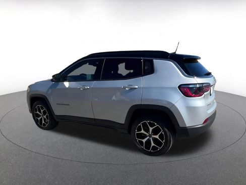 Used 2025 Jeep Compass Limited image 10