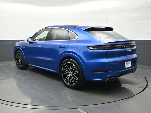Certified 2025 Porsche Cayenne S AWD/4WD image 3