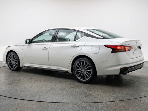 Used 2025 Nissan Altima 2.5 SV image 6