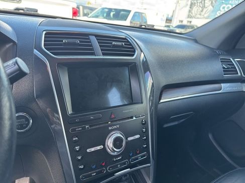 Used 2018 Ford Explorer Limited image 13