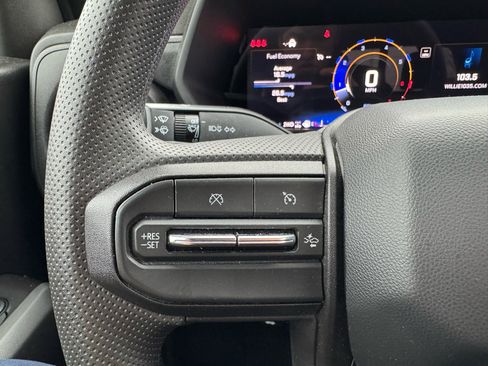 Used 2024 Chevrolet Colorado Trail Boss image 16