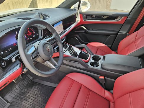 Certified 2026 Porsche Cayenne Turbo image 4