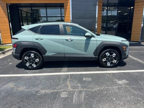 Used 2024 Hyundai Kona SEL AWD/4WD image 2