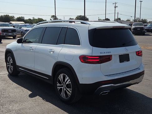 Used 2024 Mercedes-Benz GLB 250 4MATIC image 3